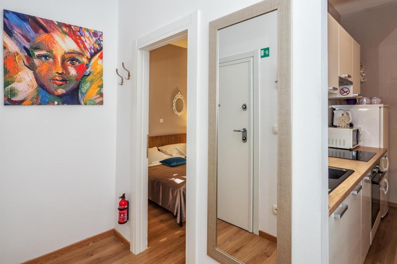 Apartment Queen Teuta In The Heart Of Split Historical Heritage Exterior photo